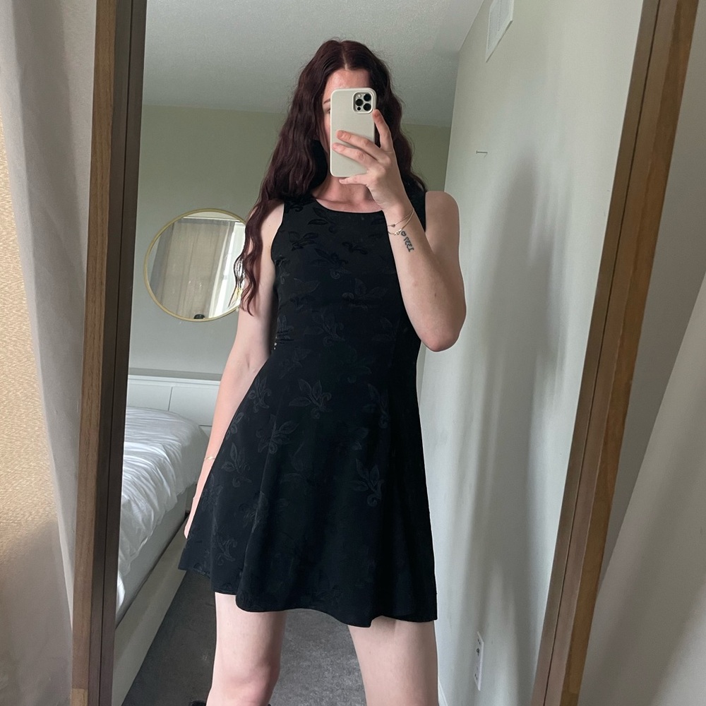 Chic Black Sleeveless Mini Dress